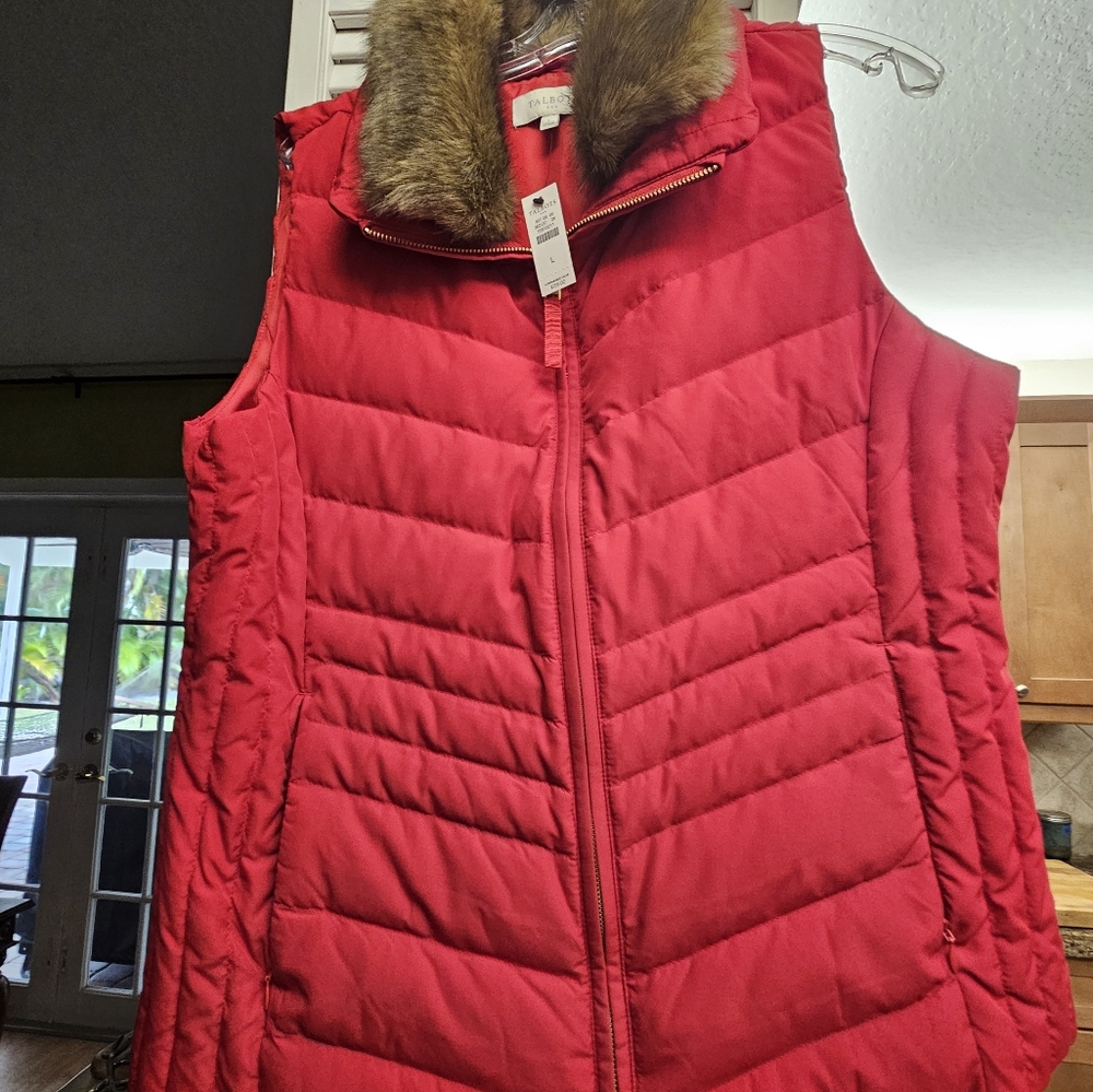 Talbots puffer vest with faux fur removable collar.